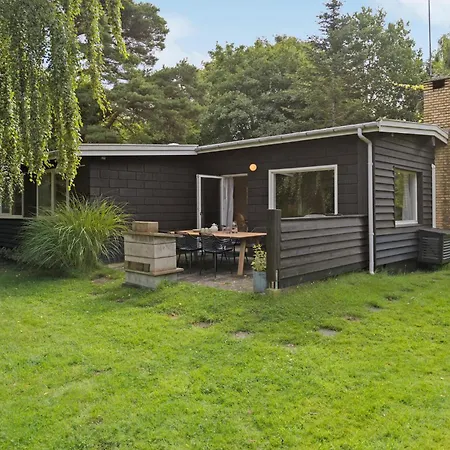 3 Bedroom In Holiday home